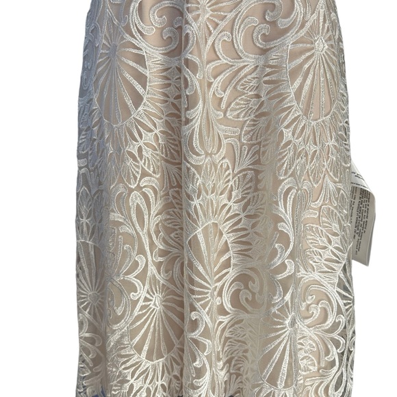 TADASHI SHOJI bridal ivory dress NWT size 4. Absolutely gorgeous. - Picture 10 of 16